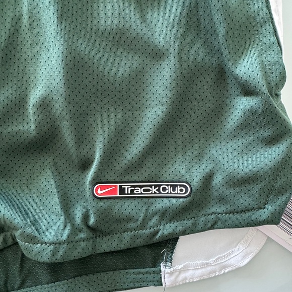 Green Nike Running Club shorts - Picture 2 of 4